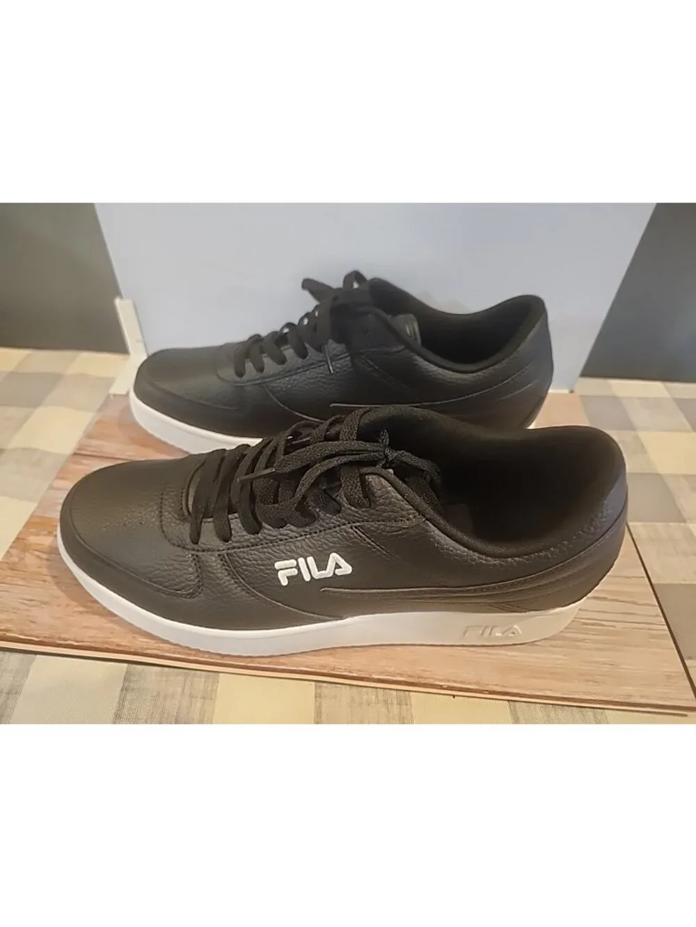 Mens Fila Tennis Shoes Sz. 11 1/2 Black